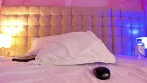 Snapshot of emma_jhoons chatting on 09.30.25 emma_jhoons online show from 09.30.25