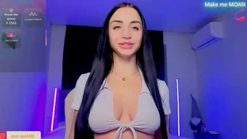 Snapshot of emma_jordan chatting on 10.26.25 Emma online show from 10.26.25