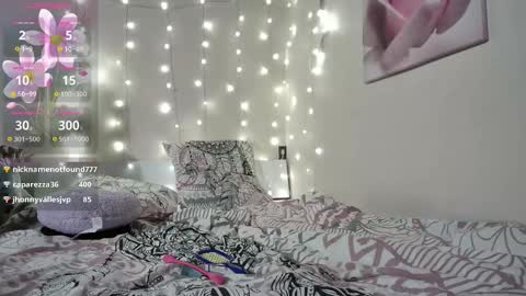 Snapshot of emma_just chatting on 10.29.25 emma_just online show from 10.29.25