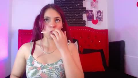 Snapshot of emma_lenox chatting on 10.16.25 Sara online show from 10.16.25