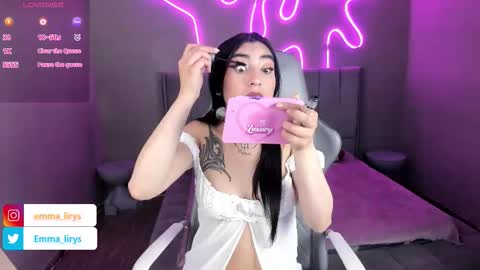 Snapshot of emma_lirys chatting on 09.10.25 Emma online show from 09.10.25