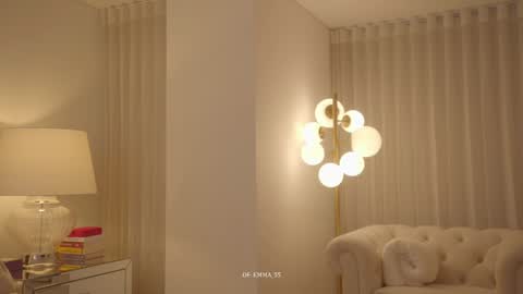 emma_lu1 online show from 10.18.25