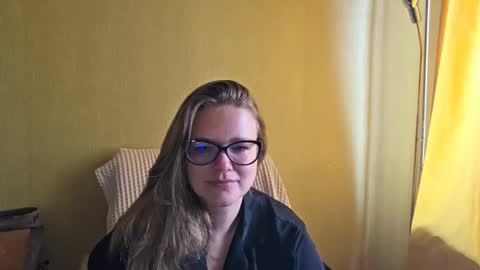 Snapshot of emma_misty_ chatting on 10.03.25 emma_misty_ online show from 10.03.25