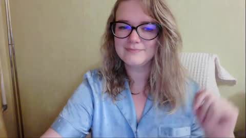 Snapshot of emma_misty_ chatting on 10.17.25 emma_misty_ online show from 10.17.25