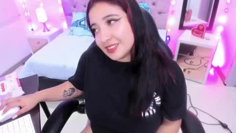 Snapshot of emma_monserratt chatting on 01.19.25 Emma Monserratt online show from 01.19.25