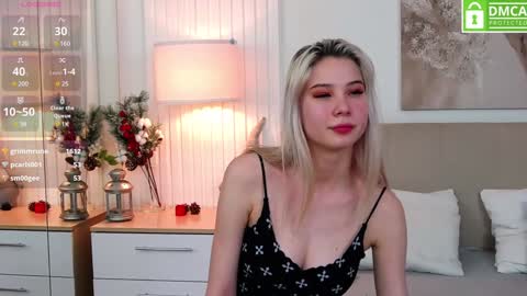 Snapshot of emma_plux chatting on 01.07.25 Emma online show from 01.07.25