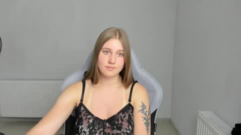 Snapshot of emma_sweettyy chatting on 07.06.26 Emma online show from 07.06.26