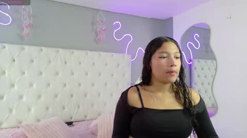 Snapshot of emma_visconti chatting on 09.16.25 emma_visconti online show from 09.16.25