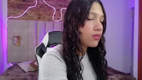 Snapshot of emma_visconti chatting on 09.22.25 emma_visconti online show from 09.22.25