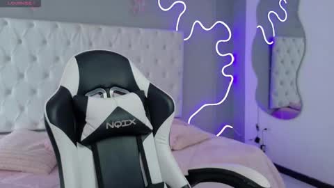 Snapshot of emma_visconti chatting on 09.24.25 emma_visconti online show from 09.24.25