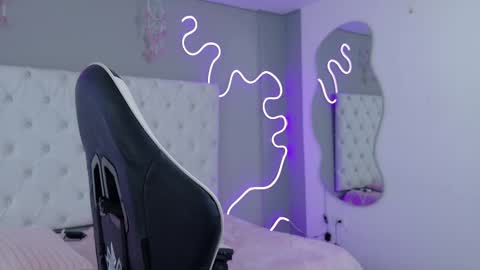 Snapshot of emma_visconti chatting on 10.02.25 emma_visconti online show from 10.02.25