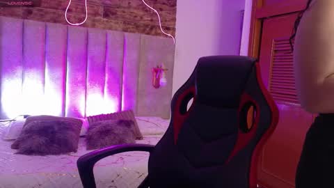 Snapshot of emma_visconti chatting on 10.17.25 emma_visconti online show from 10.17.25