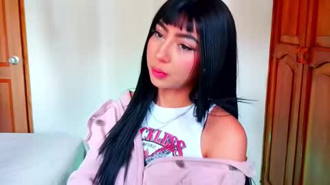 Snapshot of emma_web_ chatting on 11.01.25 Emma web online show from 11.01.25