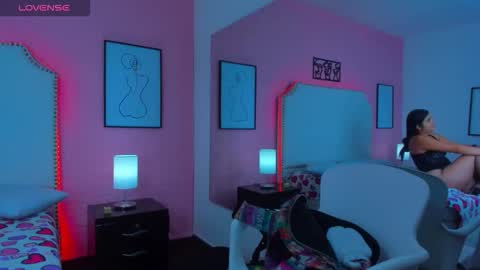 emma_whitee_ online show from 11.10.25