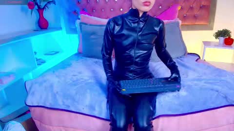 neko  online show from 11.10.25