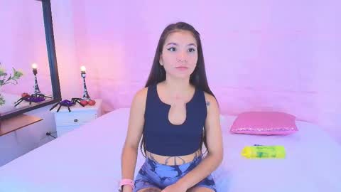 Snapshot of emmaa_sandoval chatting on 10.22.25 Emma  online show from 10.22.25