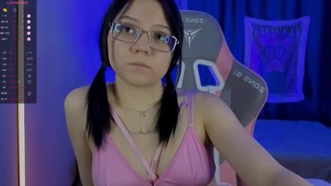 Snapshot of emmablazee chatting on 10.20.25 Emma online show from 10.20.25