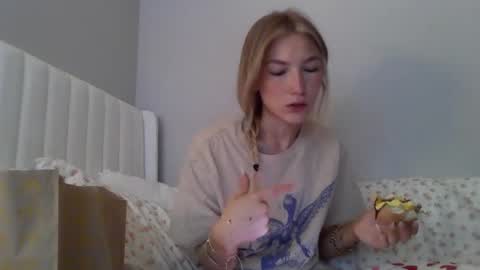 Snapshot of emmabrooksxo chatting on 02.26.26 Emmaxbrooksxo online show from 02.26.26