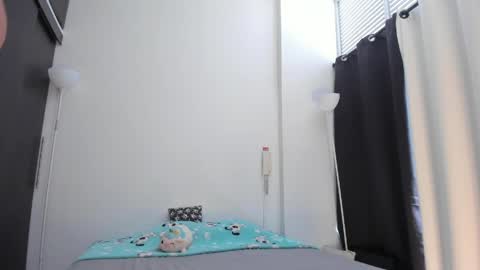 emmaclark_1 online show from 05.21.26