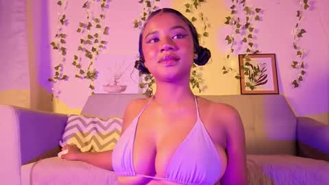 Snapshot of emmaconneer chatting on 10.25.25 Emma online show from 10.25.25