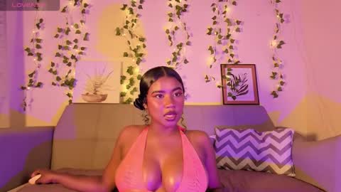 Snapshot of emmaconneer chatting on 10.29.25 Emma online show from 10.29.25