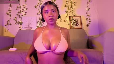 Snapshot of emmaconneer chatting on 11.01.25 Emma online show from 11.01.25