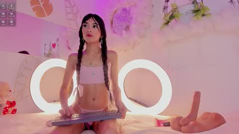 Emma Duque online show from 11.23.25