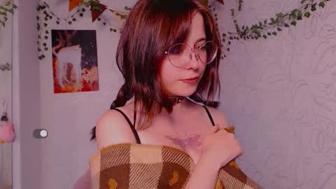 Snapshot of emmae__ chatting on 10.04.25 Emma online show from 10.04.25