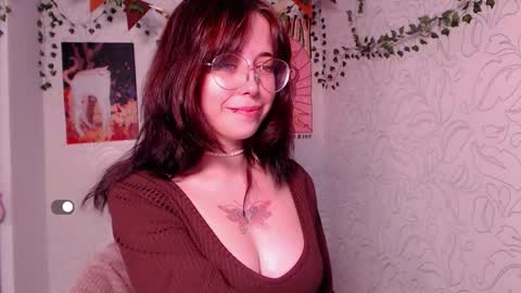 Snapshot of emmae__ chatting on 10.13.25 Emma online show from 10.13.25