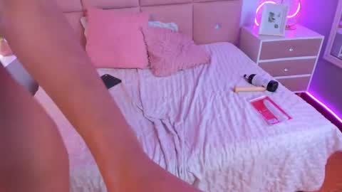 Alejandra  online show from 02.25.25