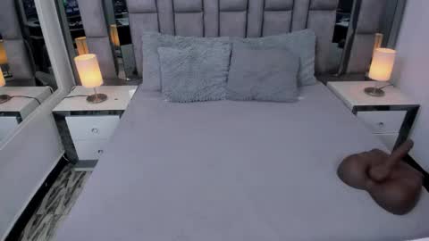 Snapshot of emmahill1 chatting on 09.28.25 EMMA HILL online show from 09.28.25