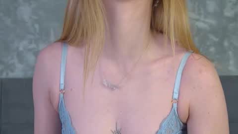 Snapshot of emmanaughtiness chatting on 12.01.24 EmmaNaughtiness online show from 12.01.24