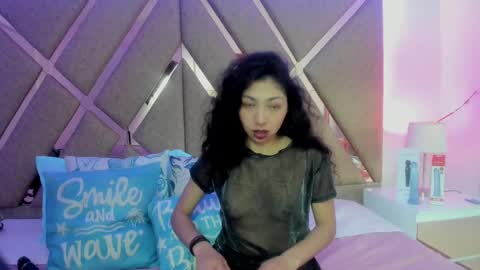 Snapshot of emmaskinny_ chatting on 10.06.25 Emma online show from 10.06.25