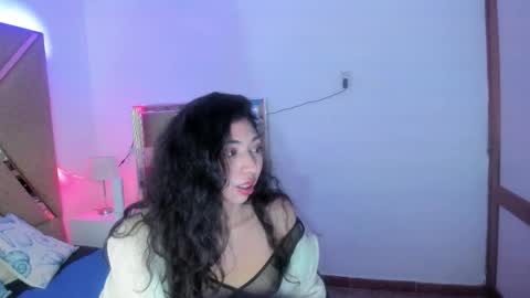 Snapshot of emmaskinny_ chatting on 10.15.25 Emma online show from 10.15.25