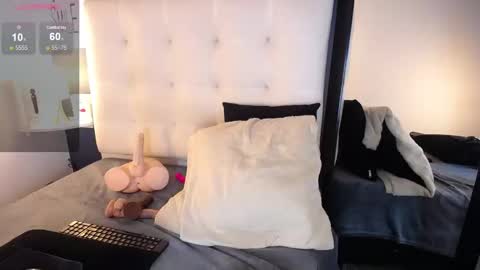 Snapshot of emmawatsom_ chatting on 02.21.25 Emma watsom online show from 02.21.25