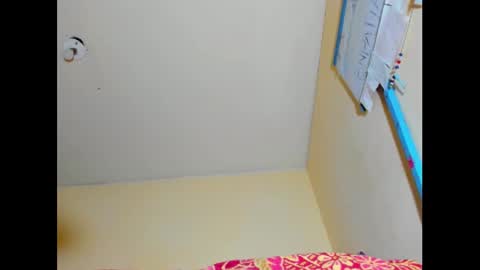 hi im emmalina welcome to your happy place online show from 01.12.25