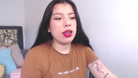 Snapshot of emmi_0 chatting on 11.01.25 Emily Independent model online show from 11.01.25