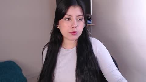 Snapshot of emmi_0 chatting on 11.21.25 Emily Independent model online show from 11.21.25