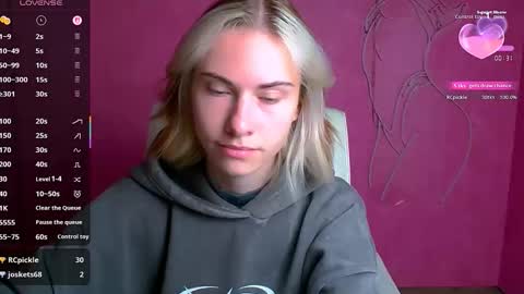 Snapshot of emmi_rossum chatting on 09.27.25 Emmi online show from 09.27.25