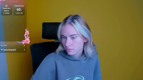 Snapshot of emmi_rossum chatting on 10.07.25 Emmi online show from 10.07.25