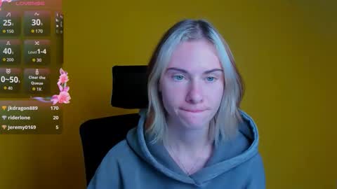 Snapshot of emmi_rossum chatting on 10.08.25 Emmi online show from 10.08.25