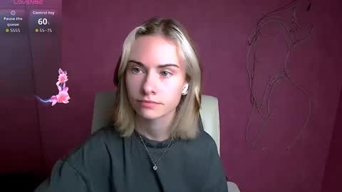 Snapshot of emmi_rossum chatting on 10.13.25 Emmi online show from 10.13.25