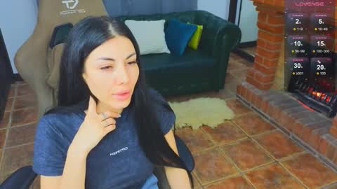 Mia online show from 10.17.25