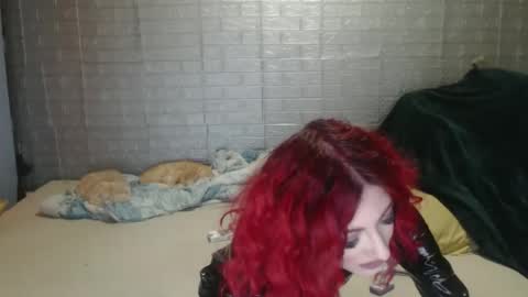 Emmily000 online show from 11.04.25