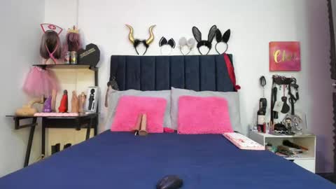Snapshot of emmily_giraldo chatting on 06.04.26 online show from 06.04.26