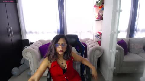 Snapshot of emmilychevalier chatting on 01.04.25 Emmily online show from 01.04.25