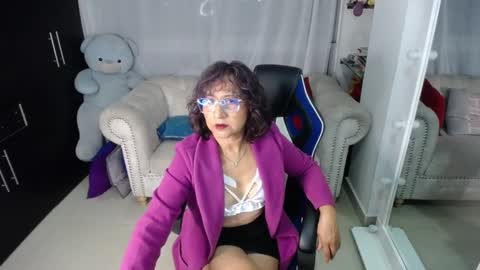 Snapshot of emmilychevalier chatting on 02.11.25 Emmily online show from 02.11.25
