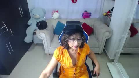 Snapshot of emmilychevalier chatting on 03.10.25 Emmily online show from 03.10.25