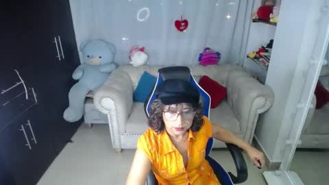 Snapshot of emmilychevalier chatting on 03.11.25 Emmily online show from 03.11.25
