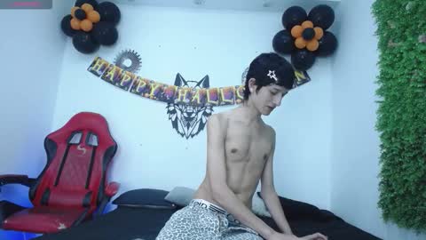 Snapshot of emmo_boy chatting on 10.12.25 SERGIO online show from 10.12.25